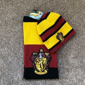 NWT Youth Harry Potter Gryffindor Scarf & Beanie